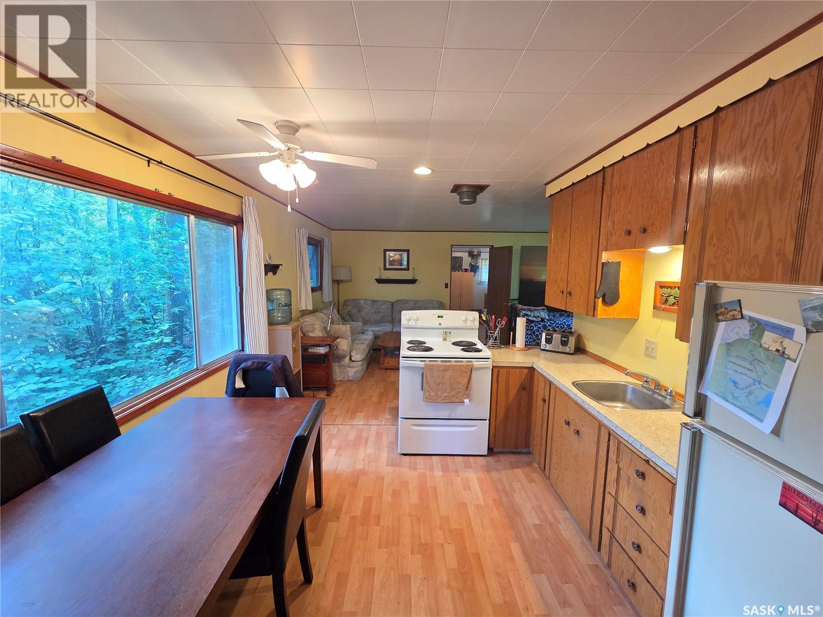 824 Lakeside AVENUE — photo 9