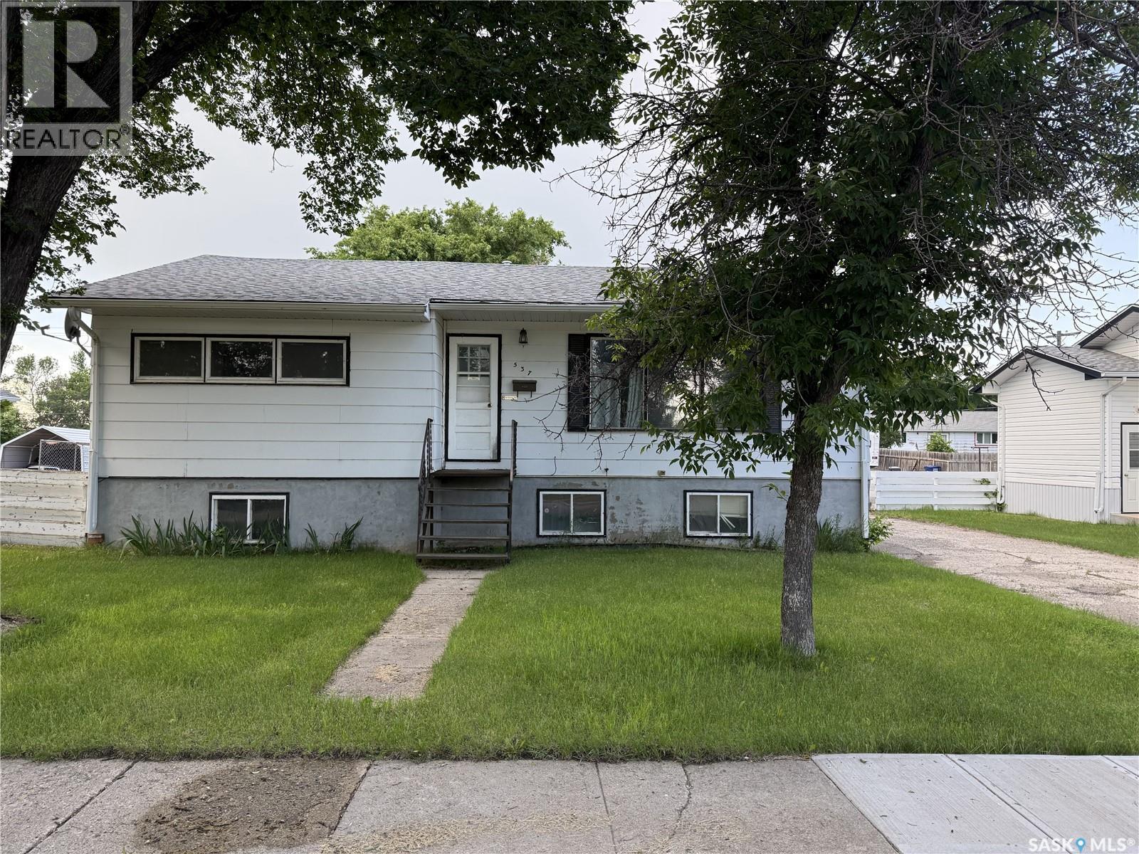 537 4th STREET W - 10