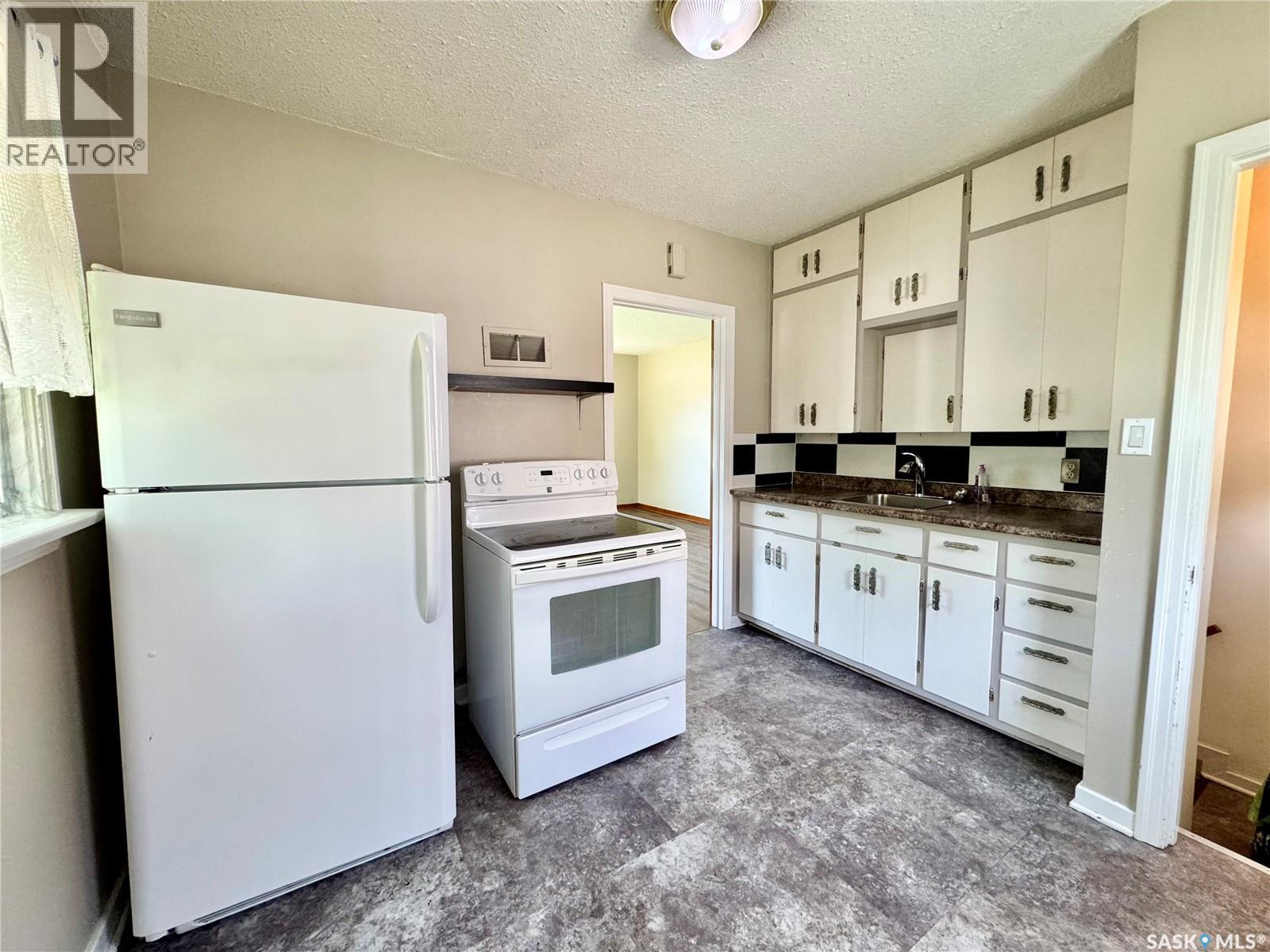 537 9th STREET E - 2