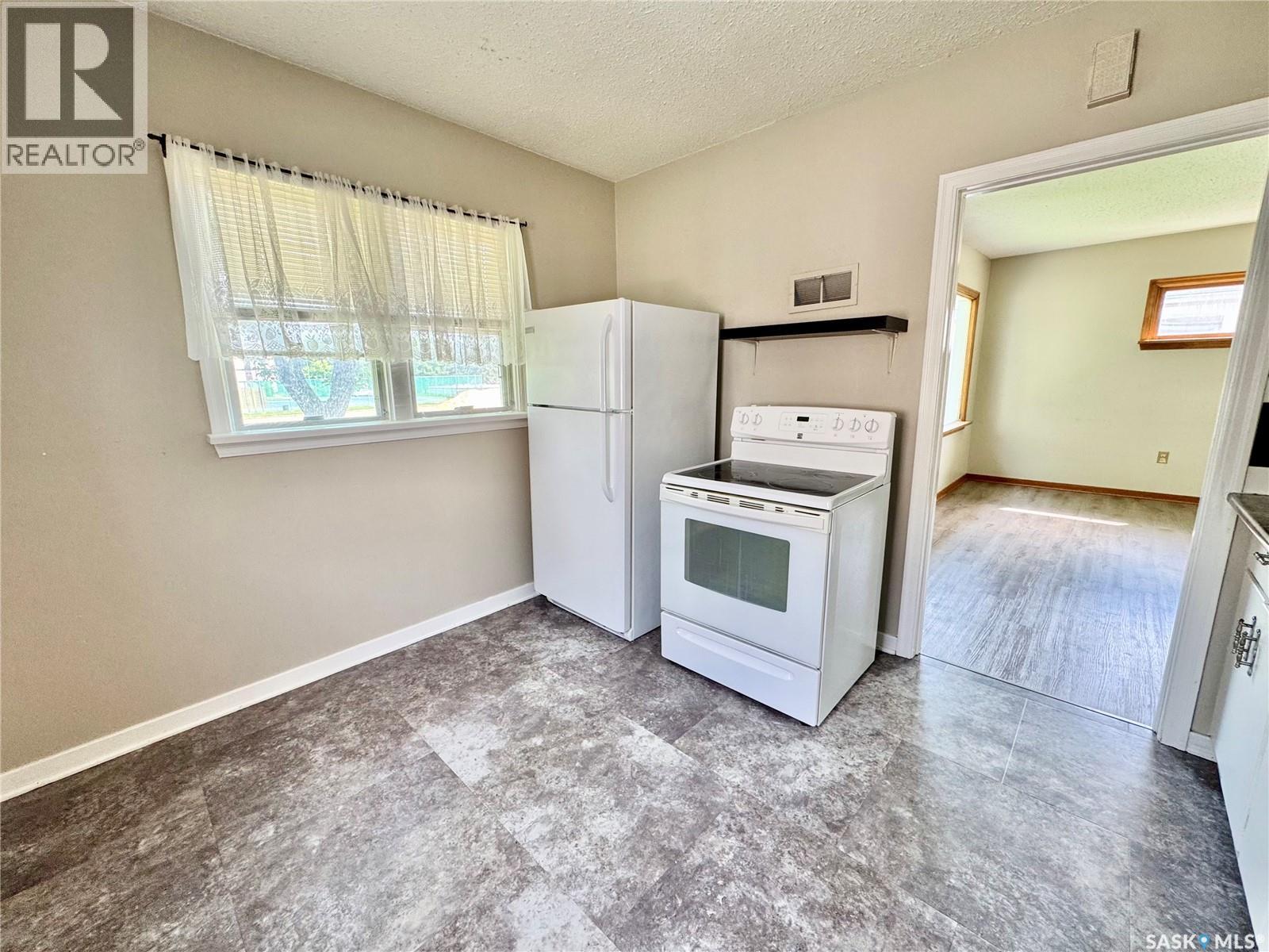 537 9th STREET E - 3