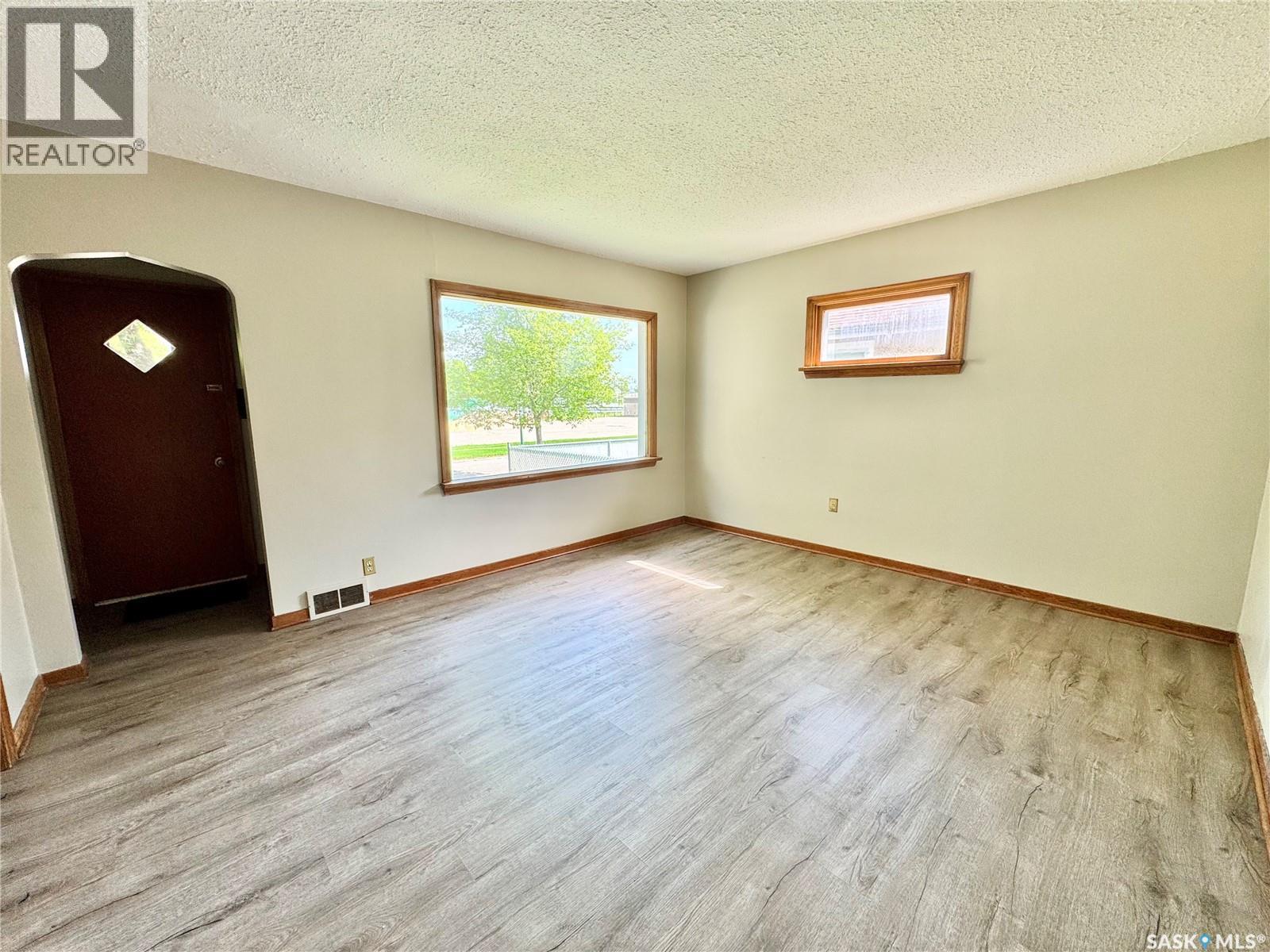 537 9th STREET E - 5