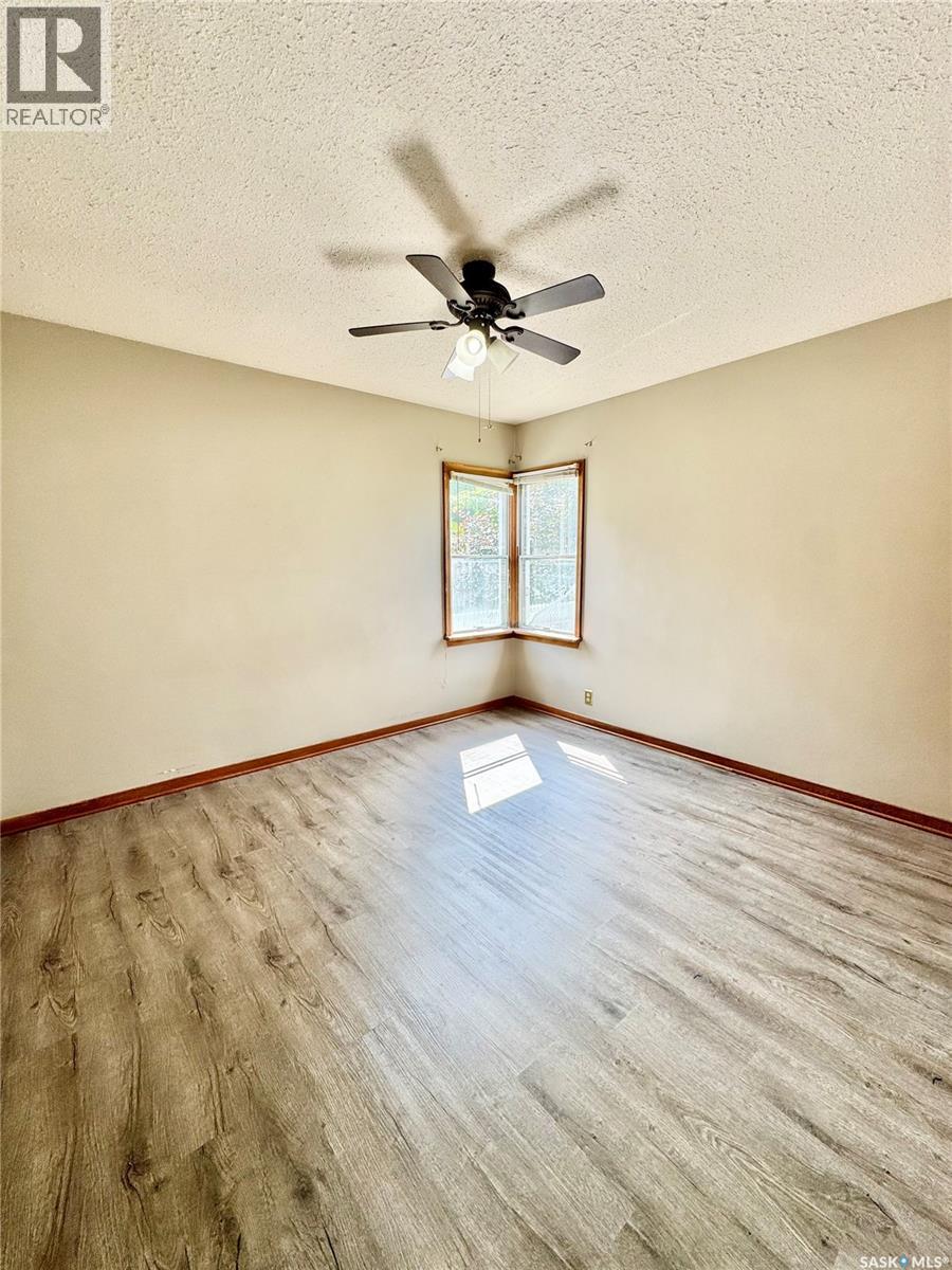 537 9th STREET E - 6