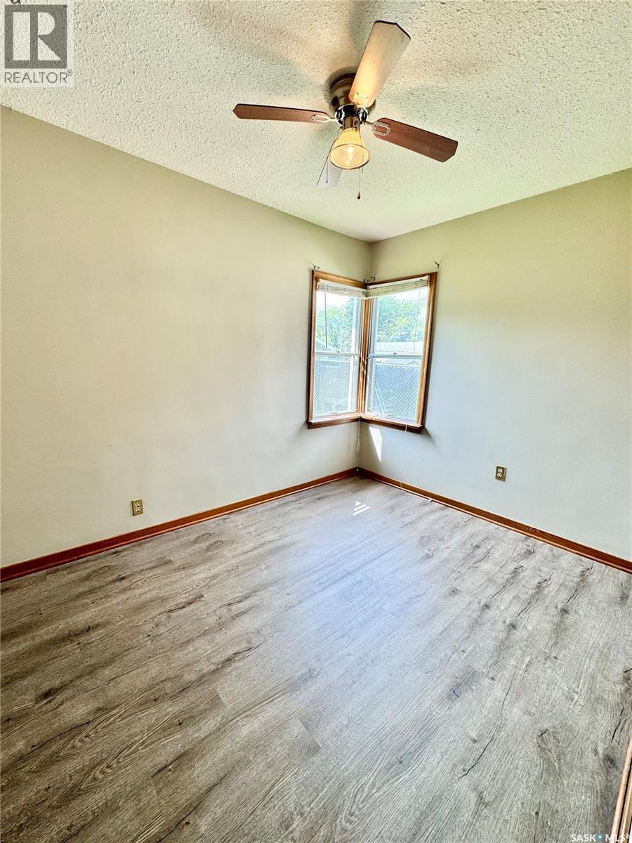 537 9th STREET E - 7