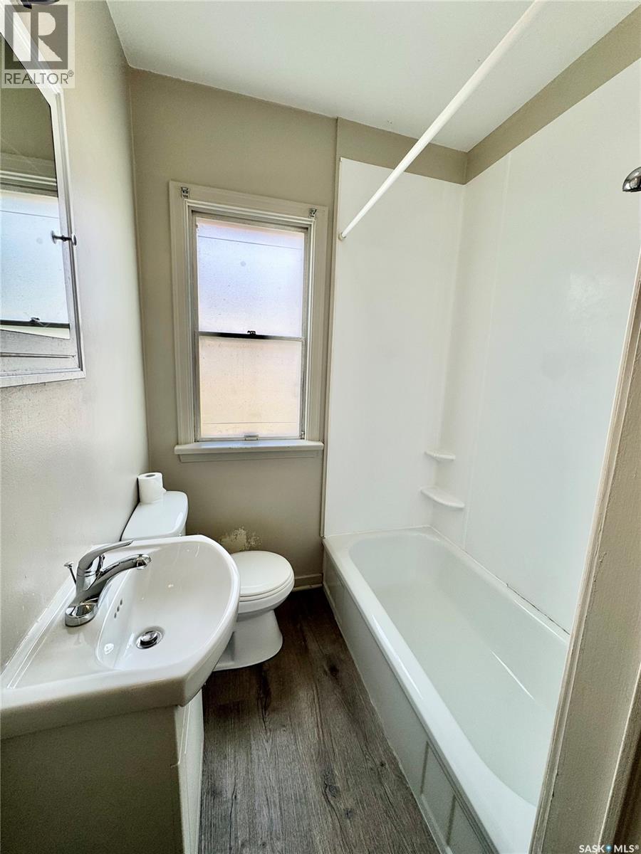 537 9th STREET E - 8