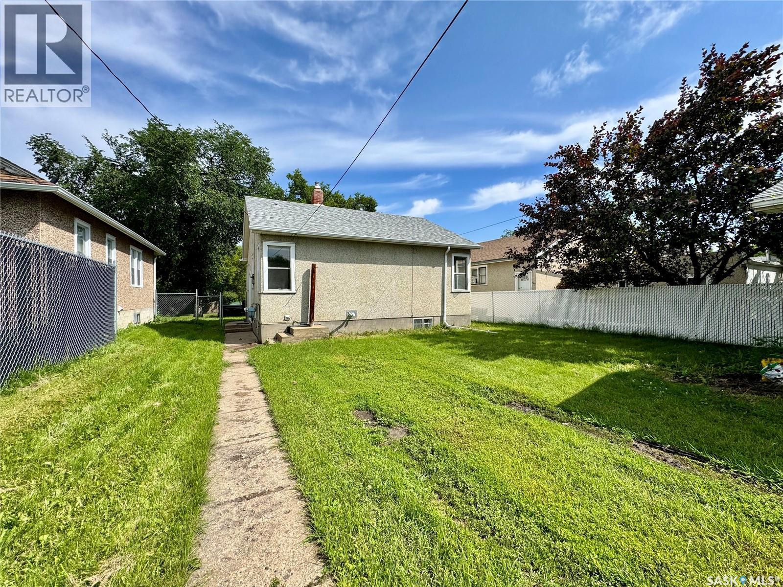 537 9th STREET E - 9