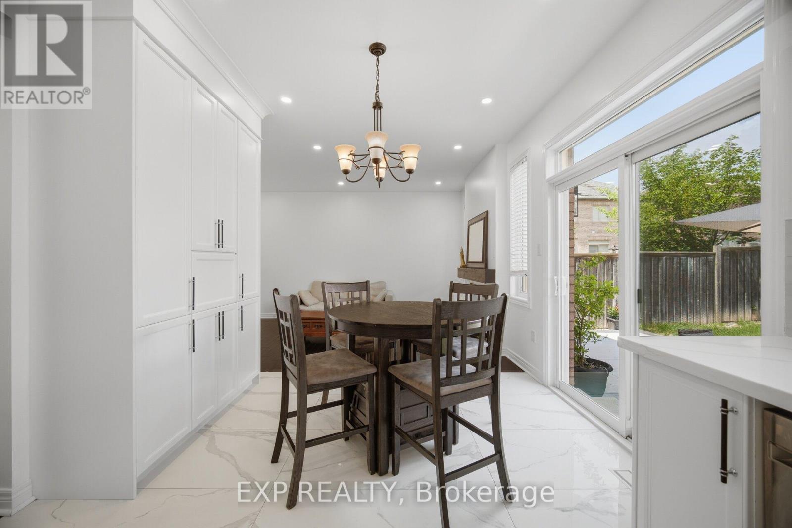 363 HOLMES CRESCENT - 10