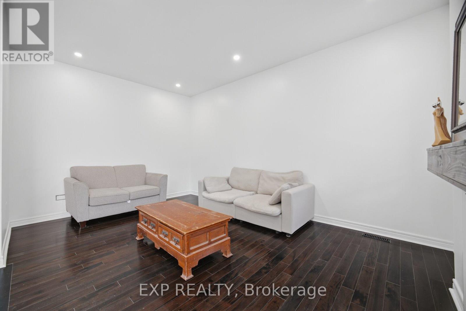 363 HOLMES CRESCENT - 11