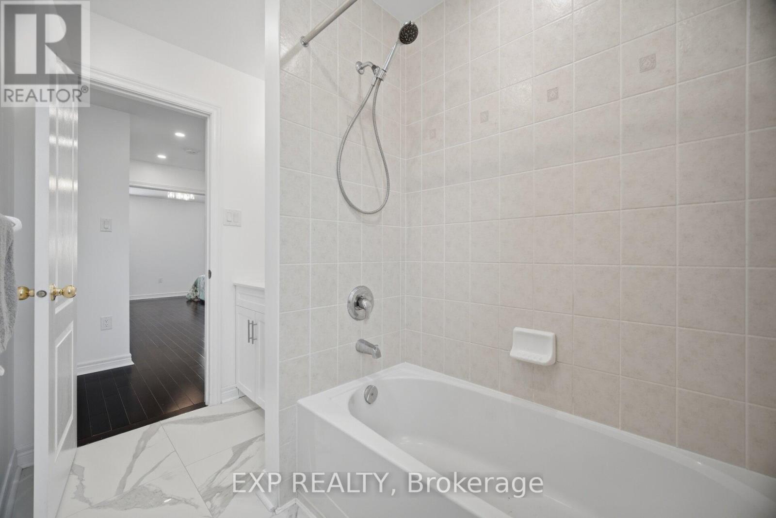 363 HOLMES CRESCENT - 28