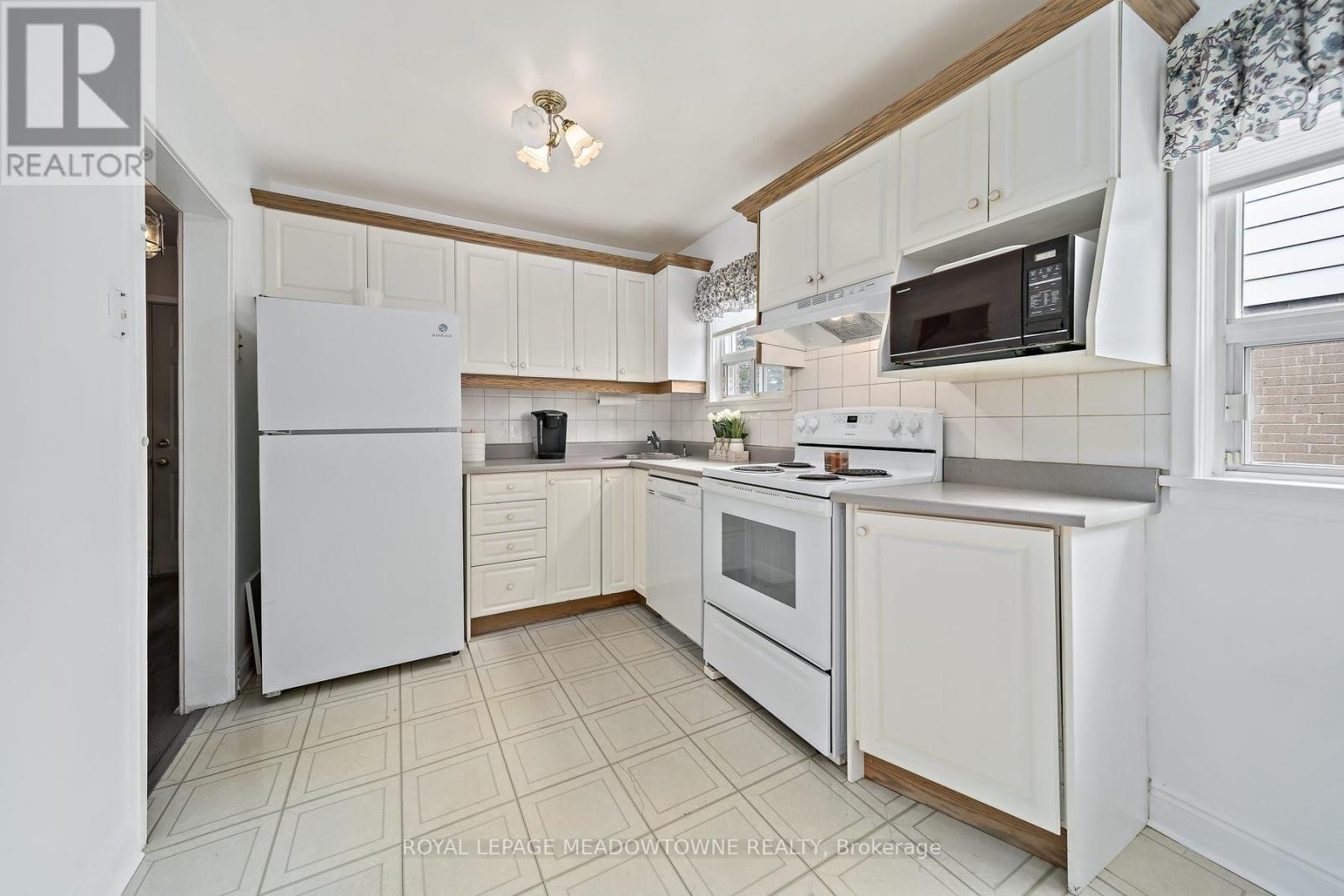 27 HATFIELD CRESCENT - Image 14