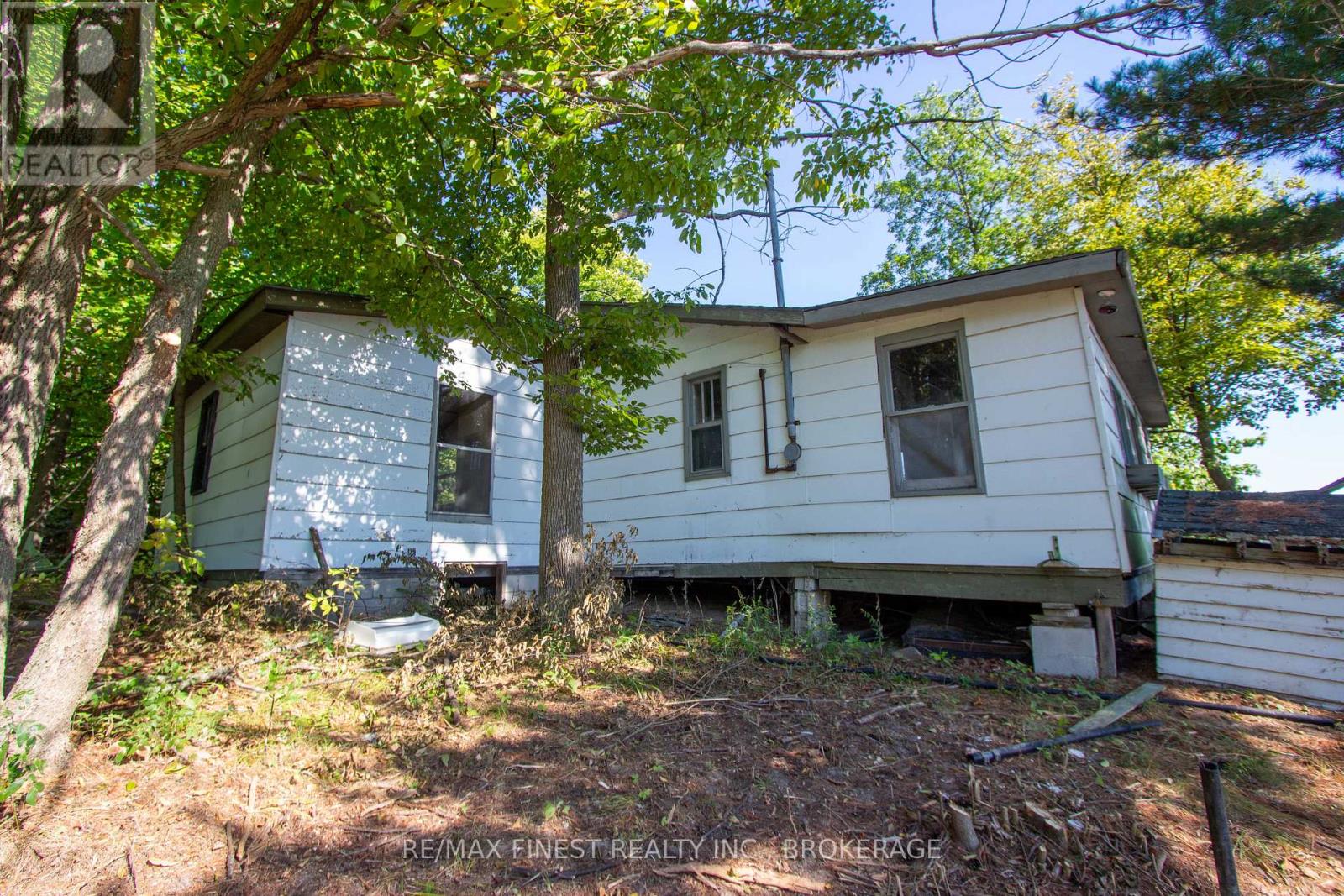 4049 HIAWATHA LANE - 36