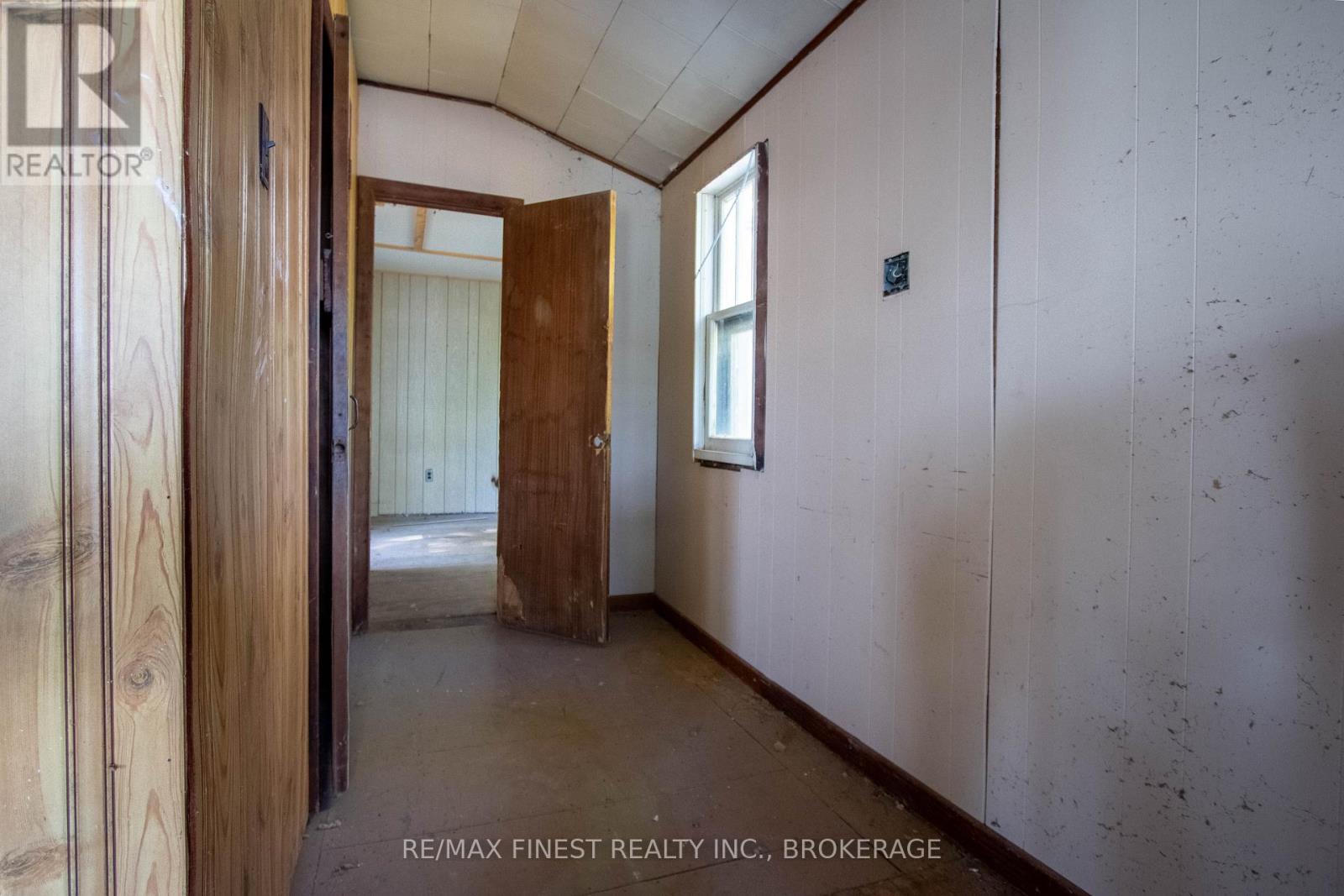 4049 HIAWATHA LANE - 28