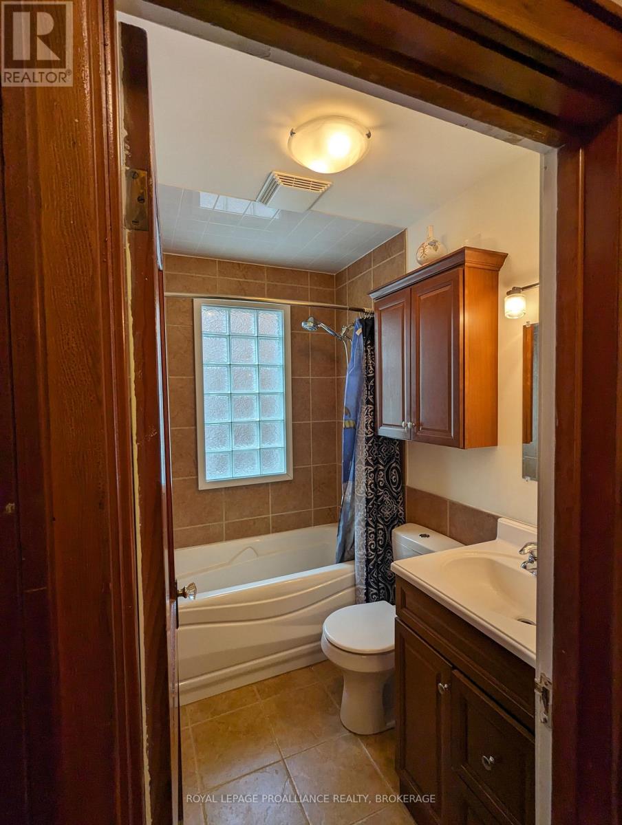 51 DUNDAS STREET - 22