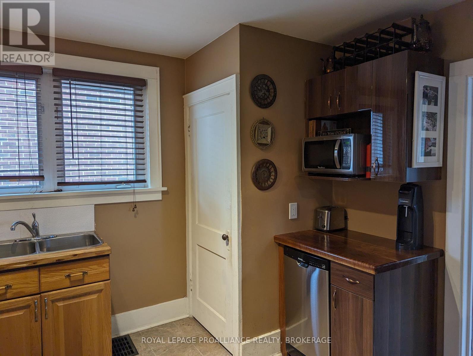 51 DUNDAS STREET - 5
