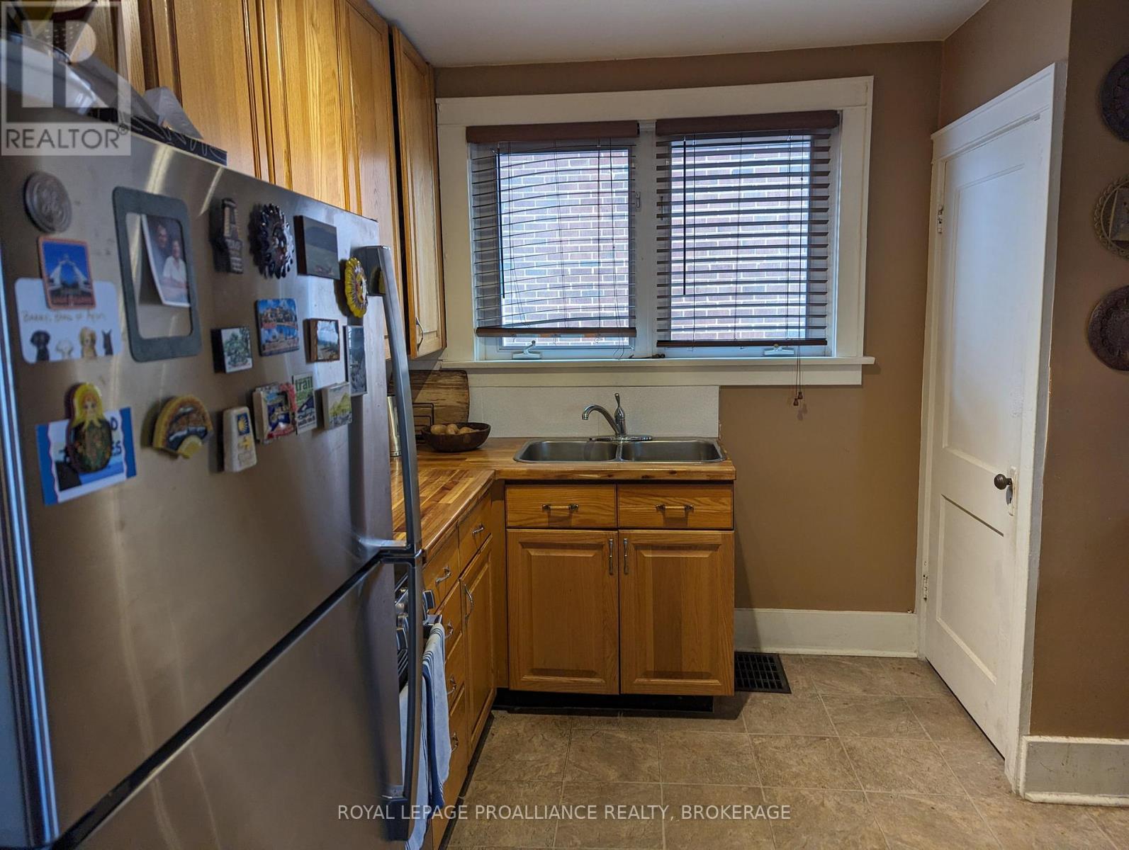 51 DUNDAS STREET - 6