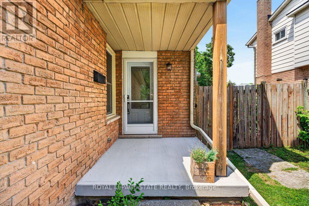138 MEMORIAL AVENUE - 10