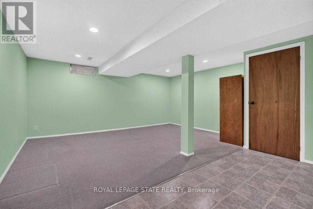 138 MEMORIAL AVENUE - 35