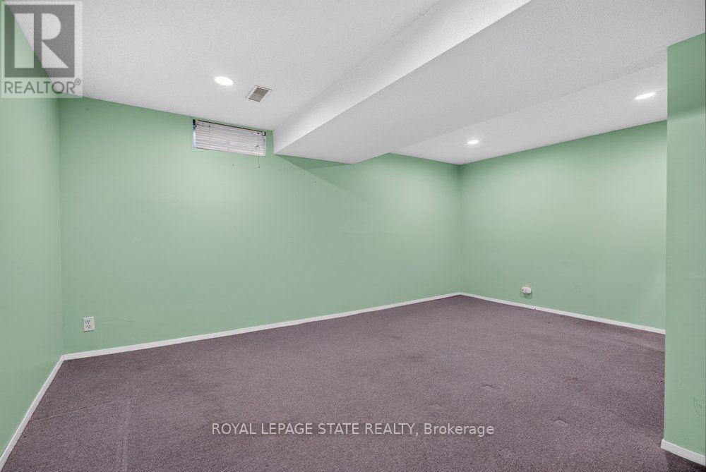 138 MEMORIAL AVENUE - 36