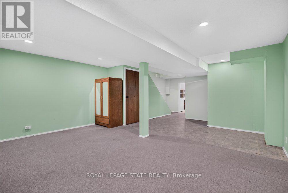 138 MEMORIAL AVENUE - 37