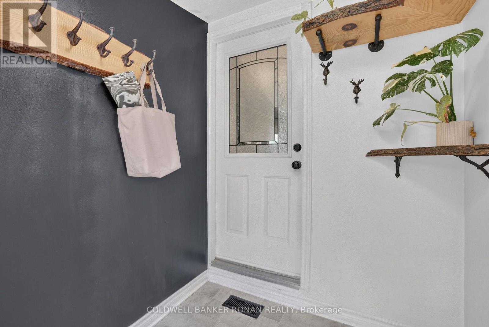 16 DEAN ROAD - Image 32