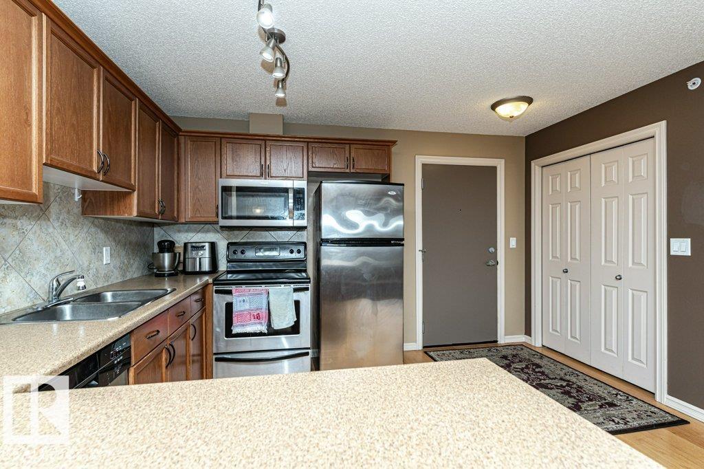 #414 4407 23 ST NW - 6