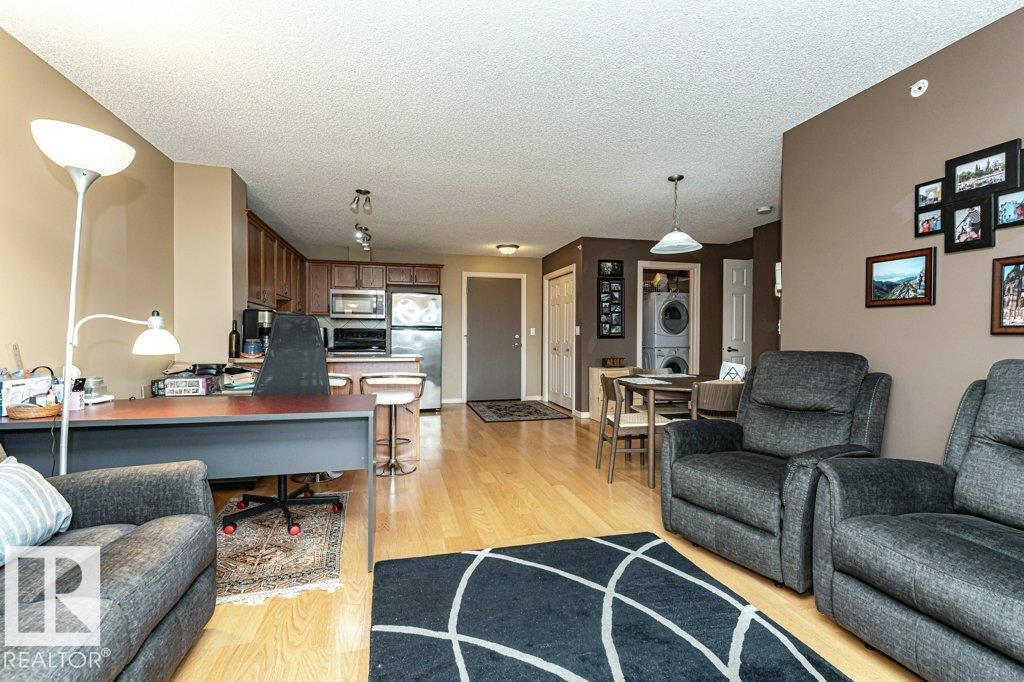 #414 4407 23 ST NW - 8