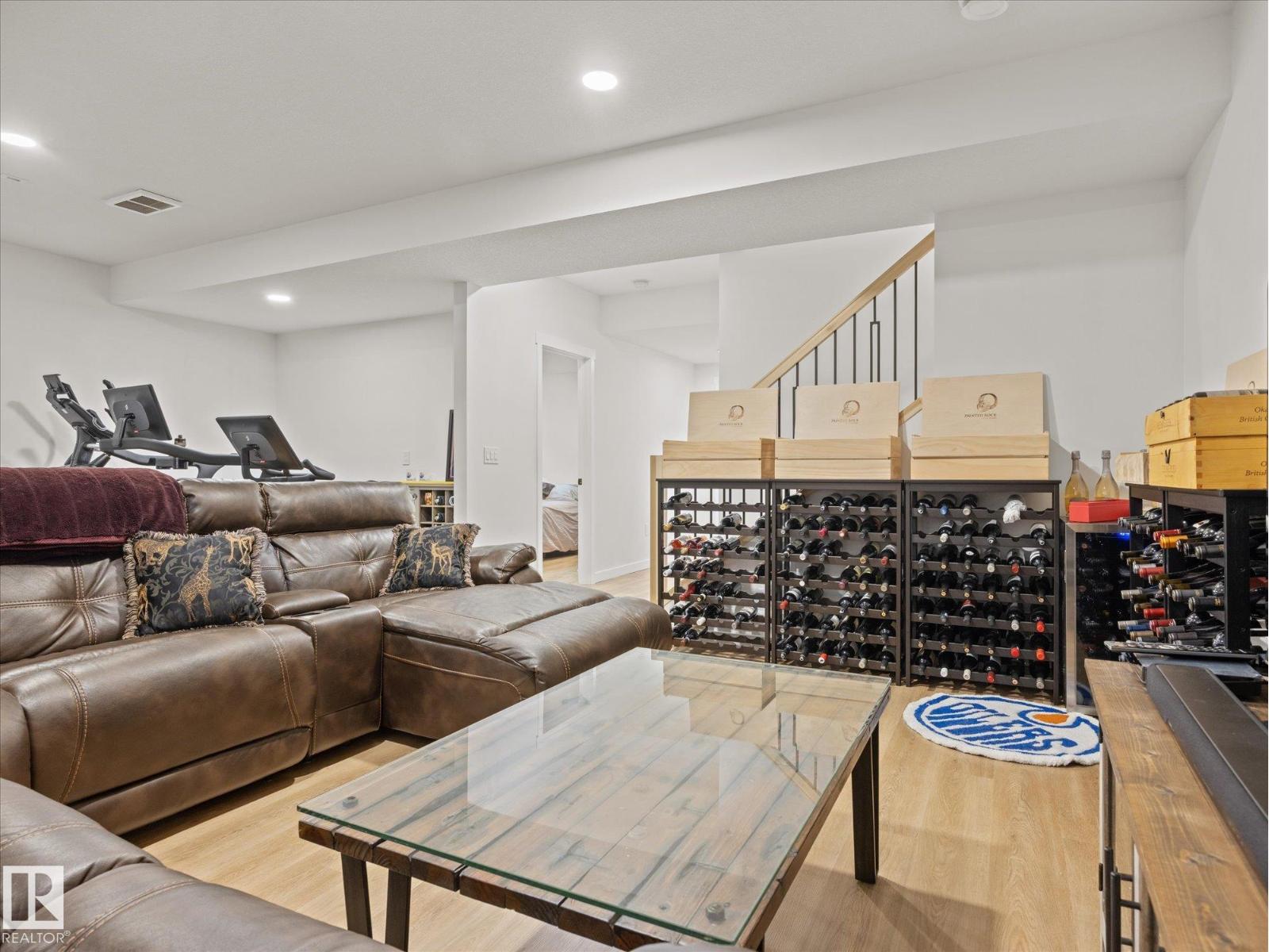 3648 6 ST NW - 32