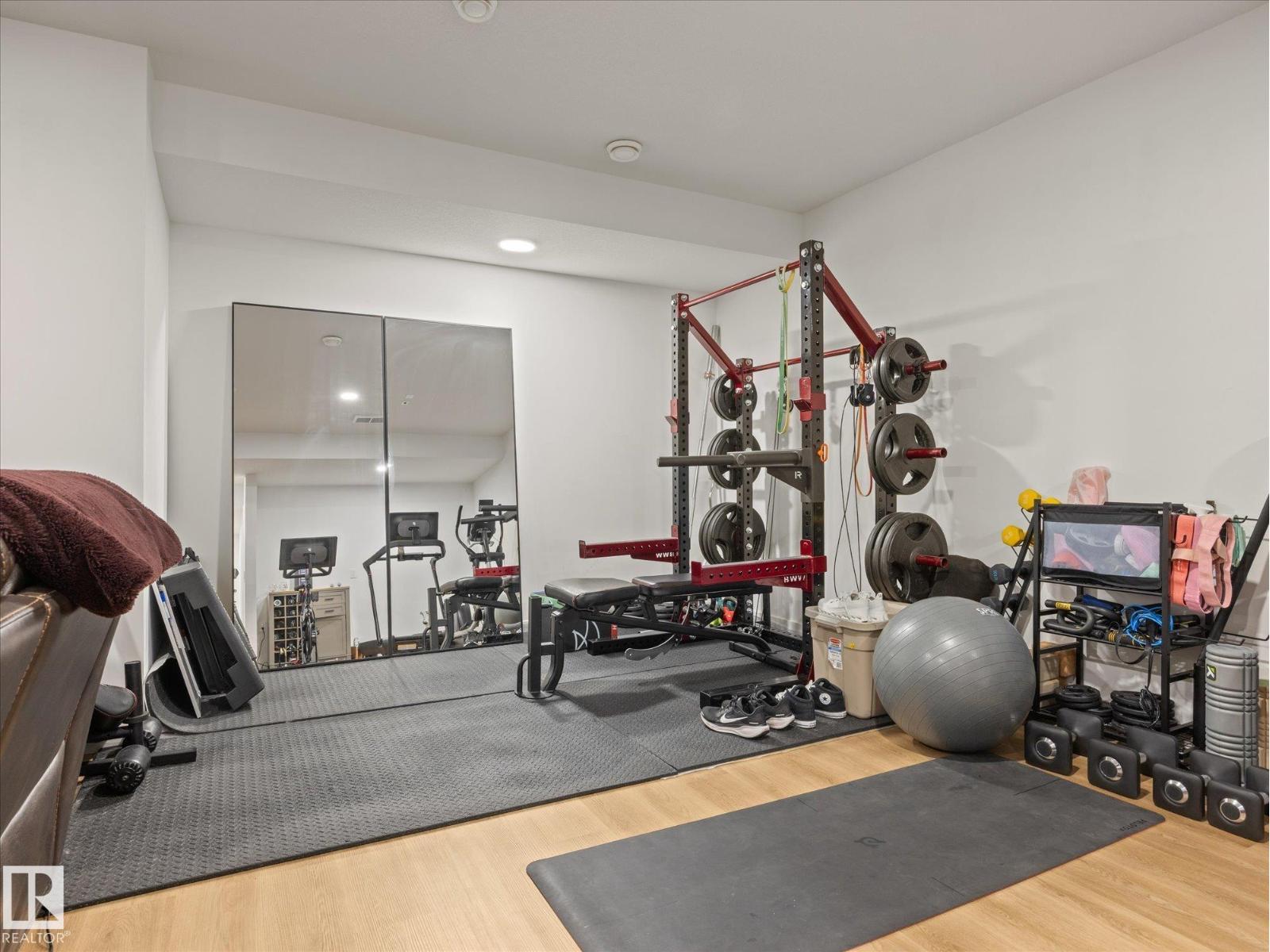 3648 6 ST NW - 33