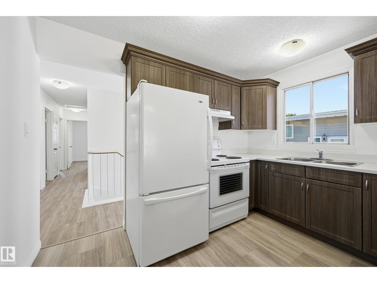 3413 135 AV NW - 5