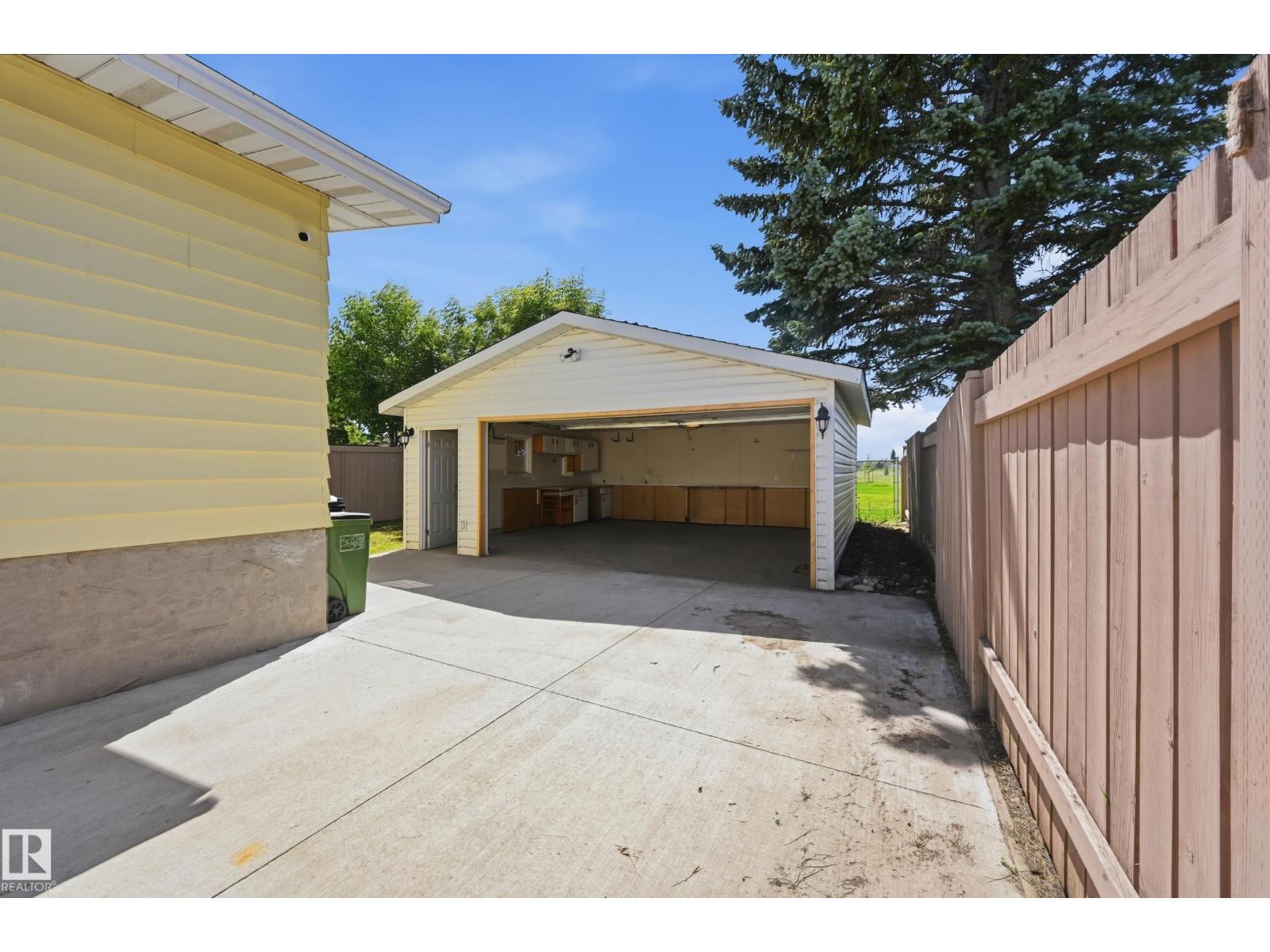 3413 135 AV NW - 22