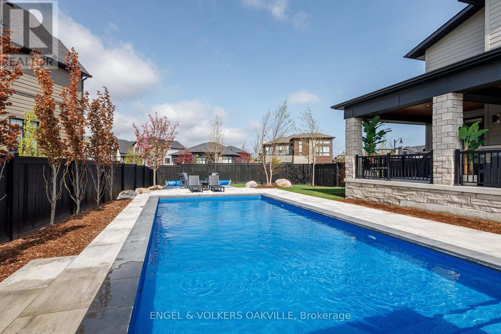 117 STONELEIGH DRIVE - 11