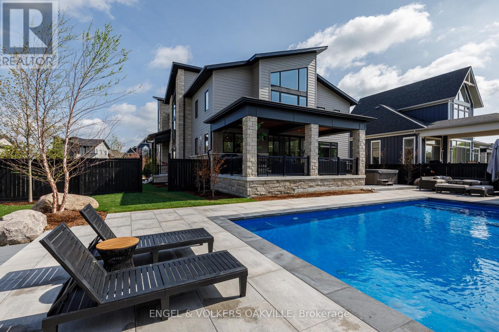 117 STONELEIGH DRIVE - 7