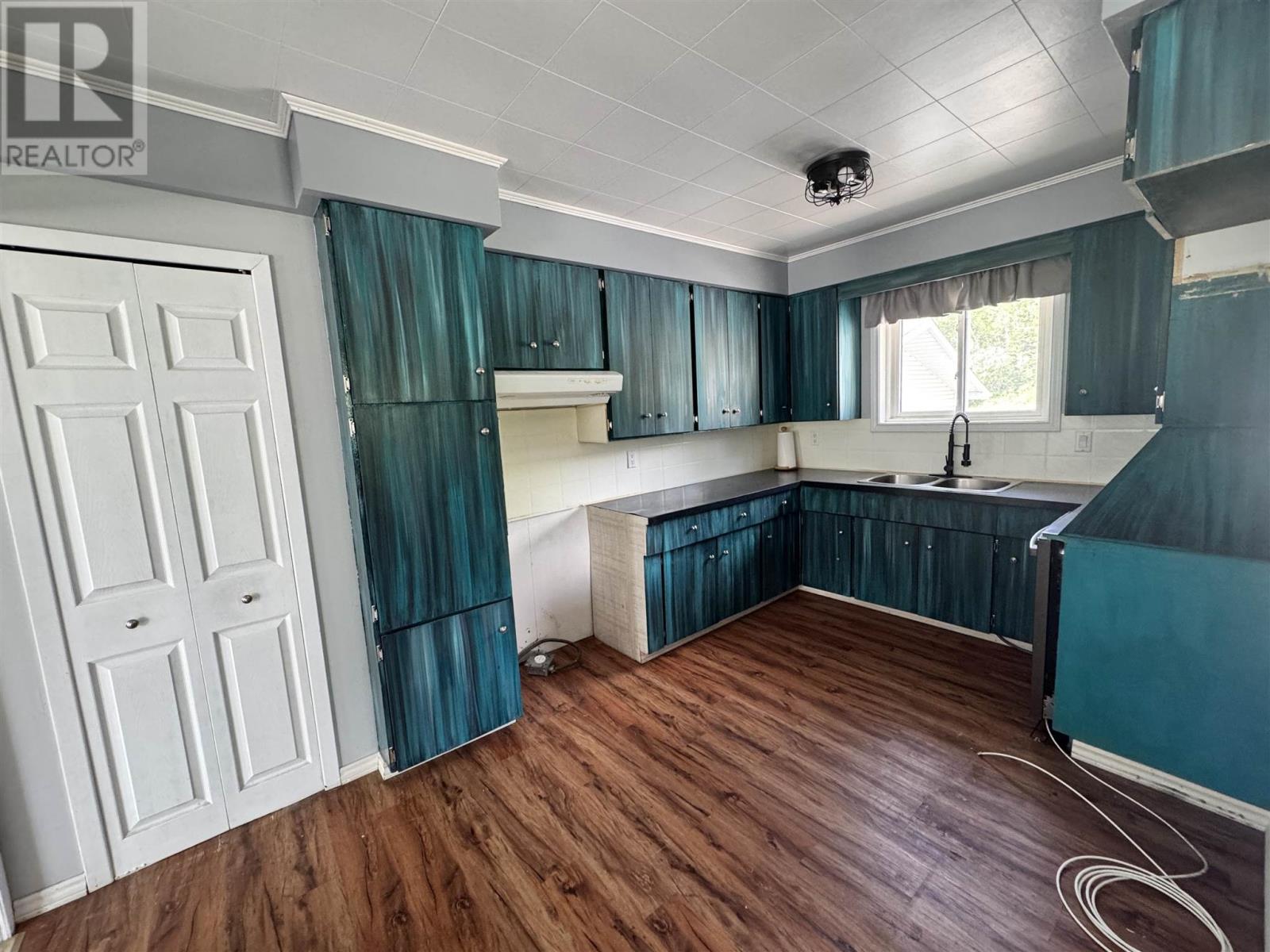 300 Martel RD - 6