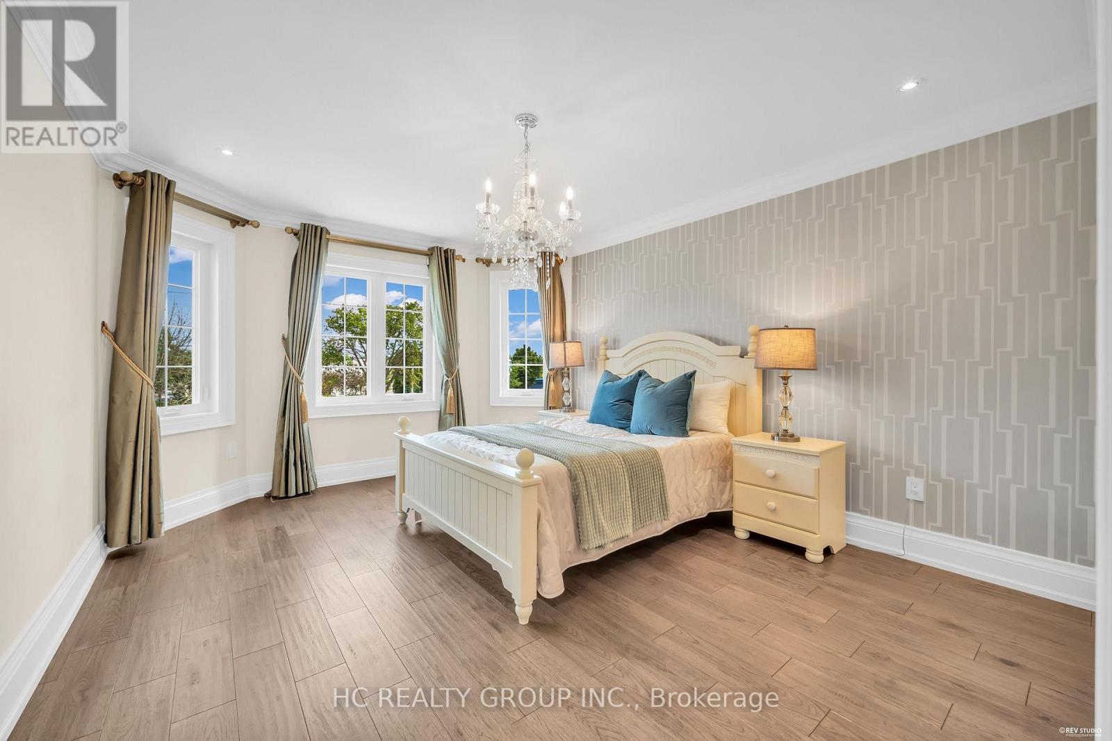 47 HILLHURST DRIVE - 29