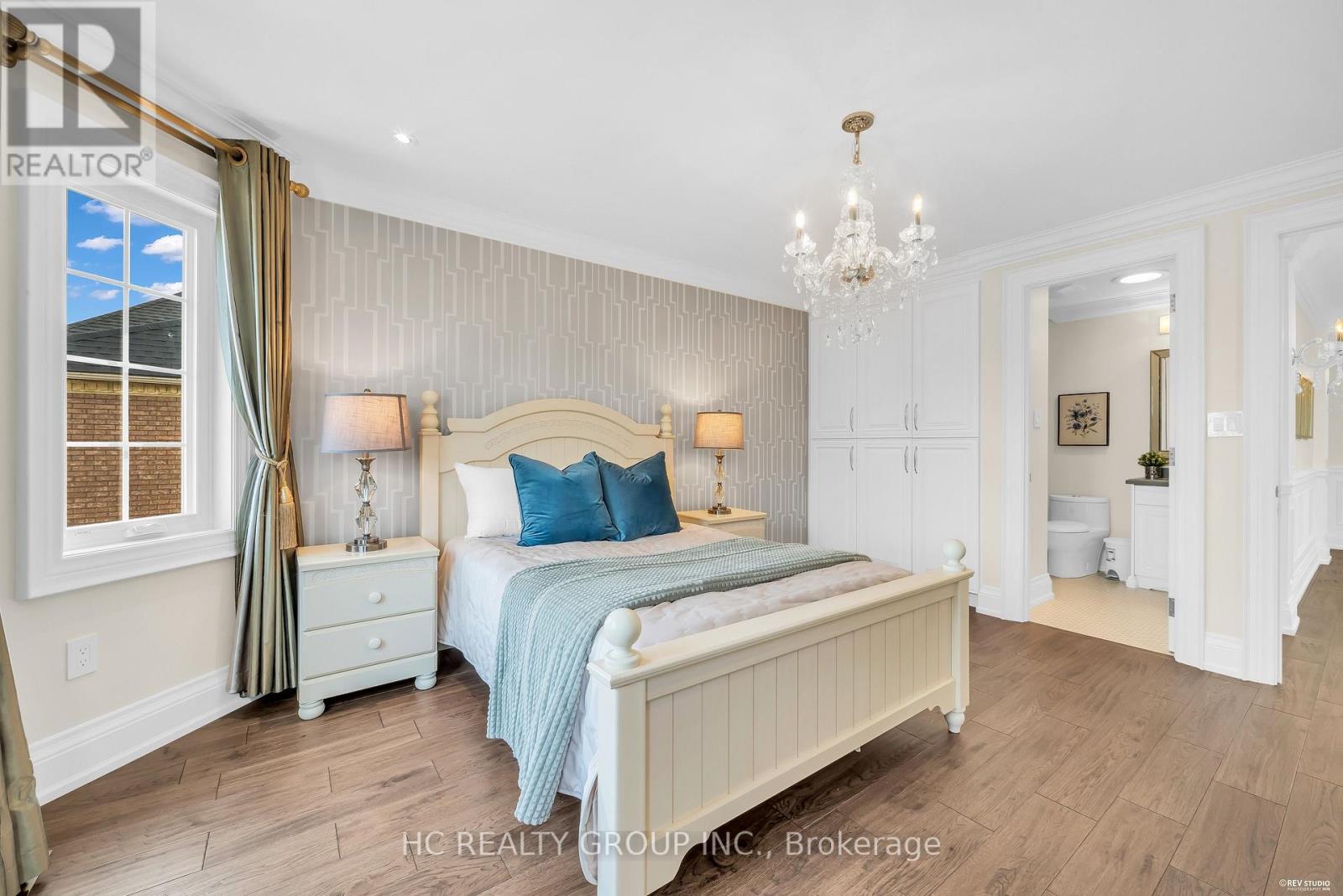 47 HILLHURST DRIVE - 30
