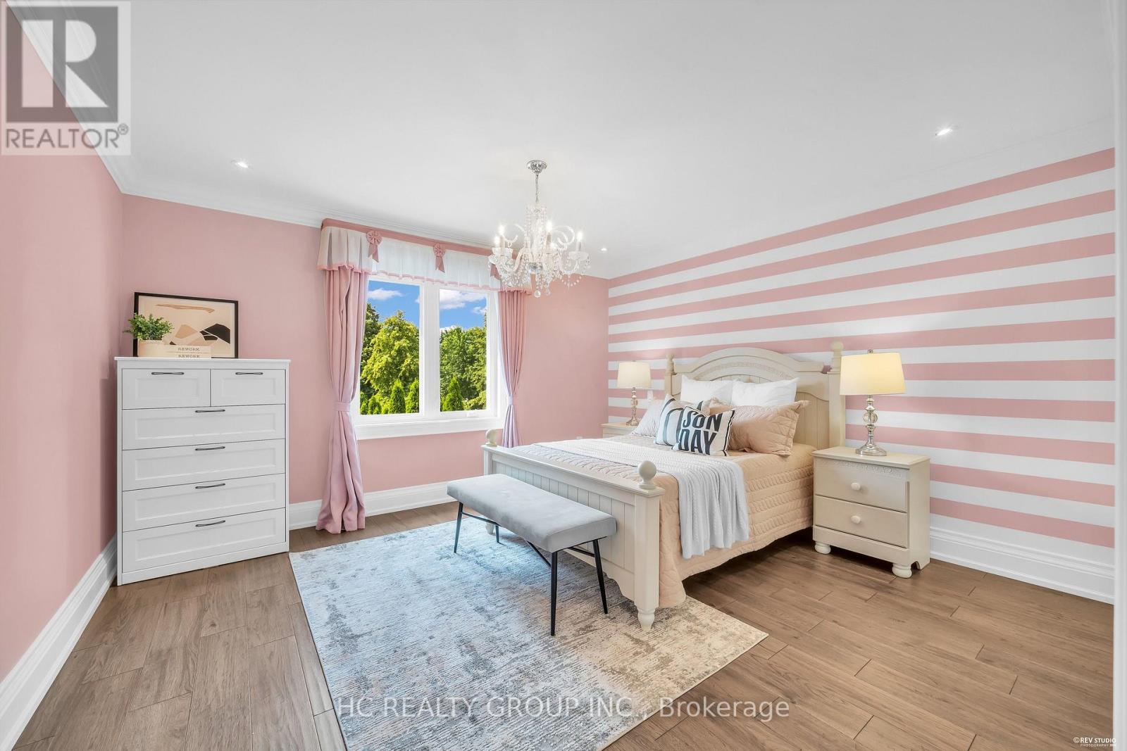47 HILLHURST DRIVE - 32