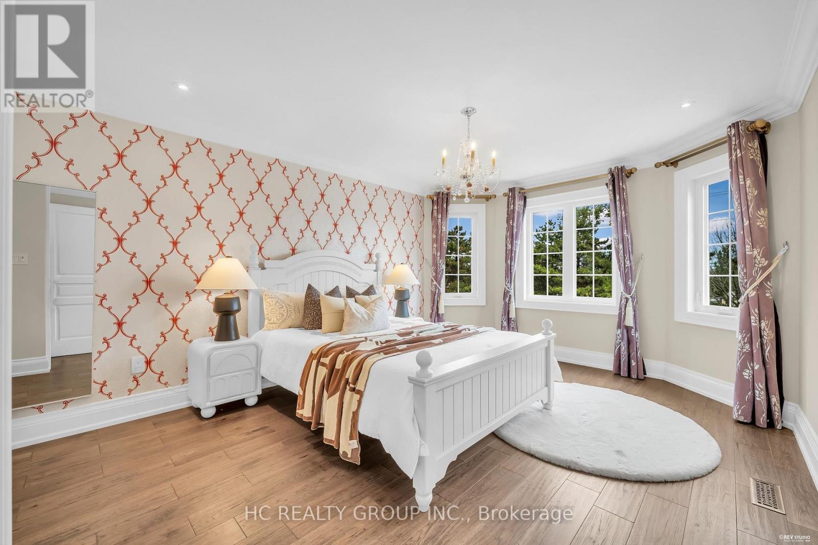 47 HILLHURST DRIVE - 35