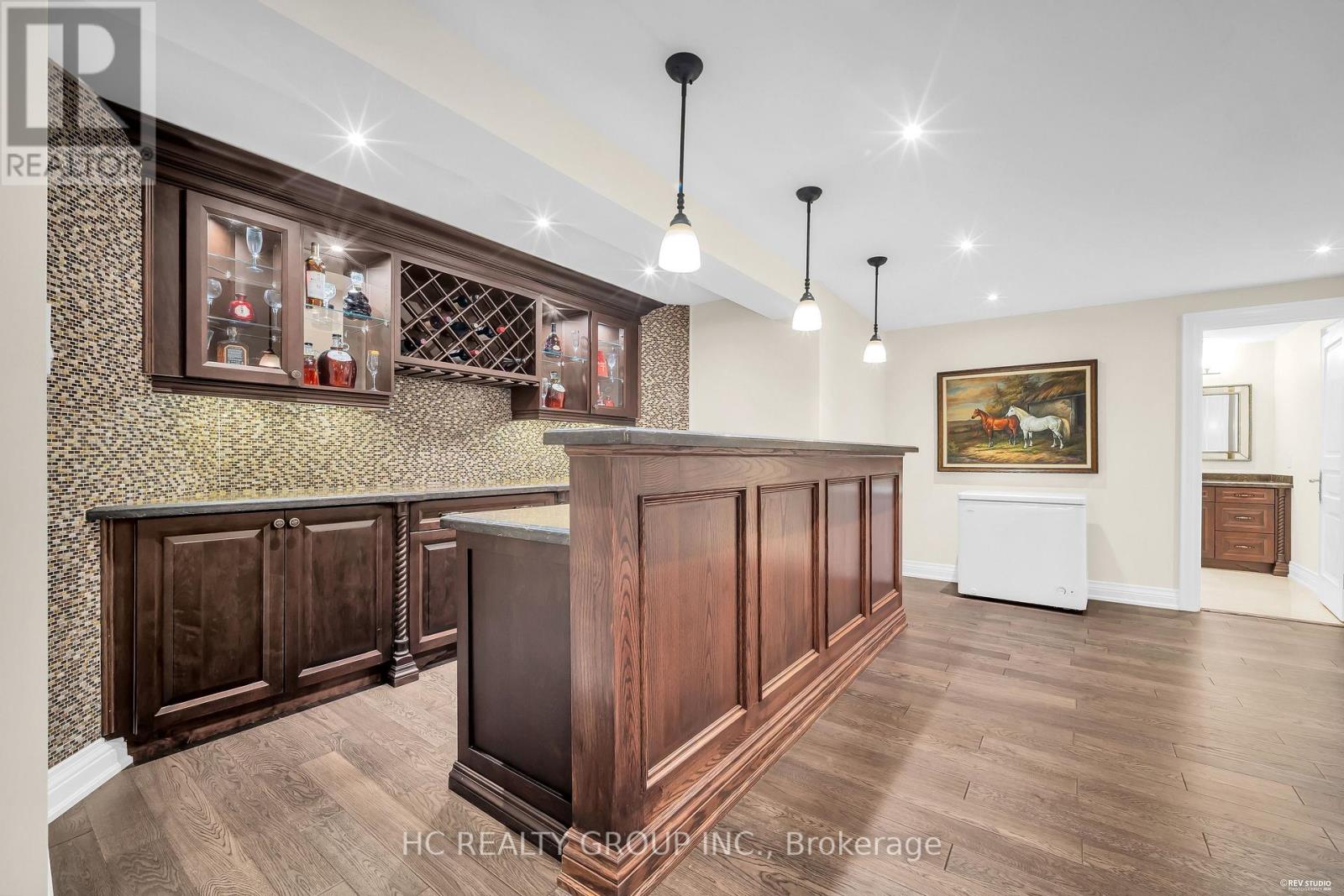 47 HILLHURST DRIVE - 38
