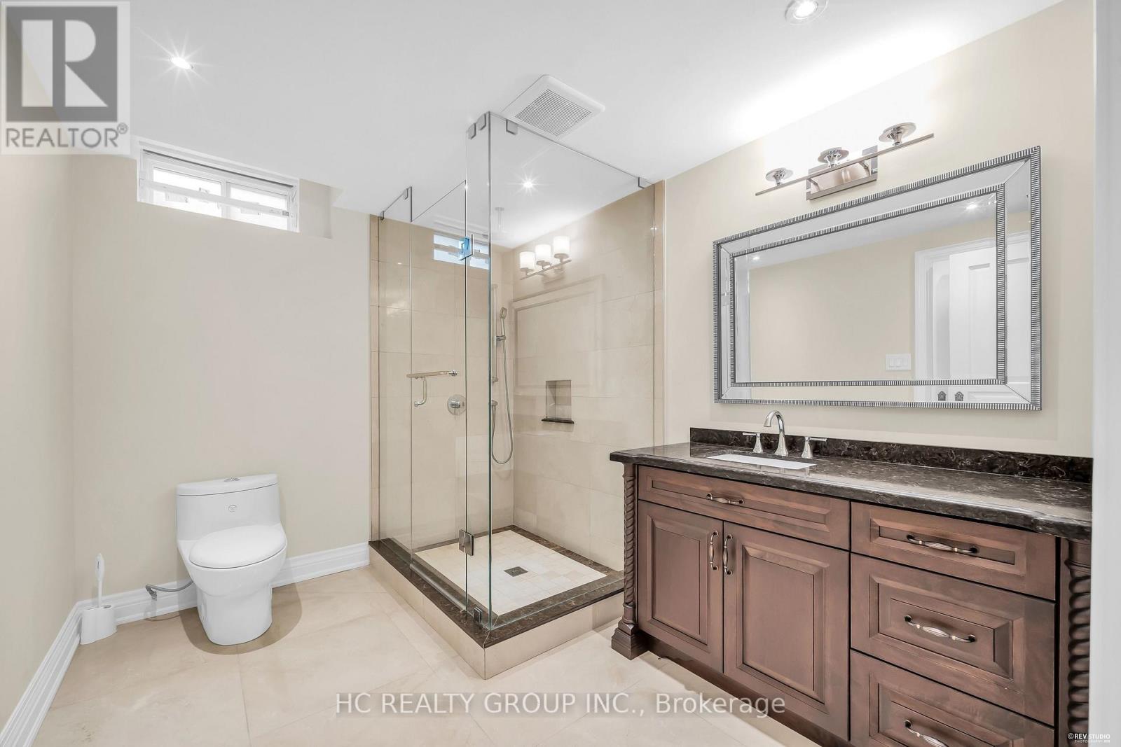 47 HILLHURST DRIVE - 43