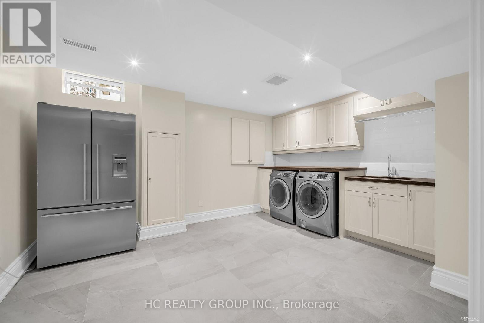 47 HILLHURST DRIVE - 44