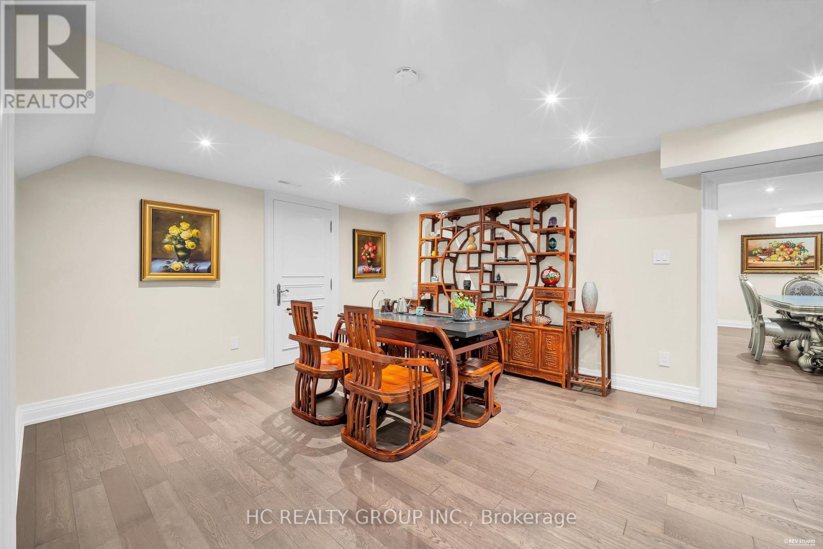 47 HILLHURST DRIVE - 40