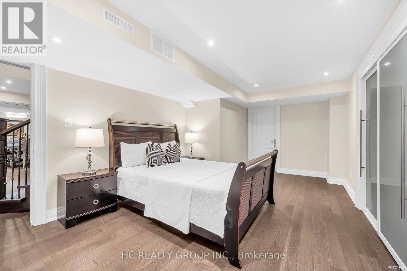 47 HILLHURST DRIVE - 42