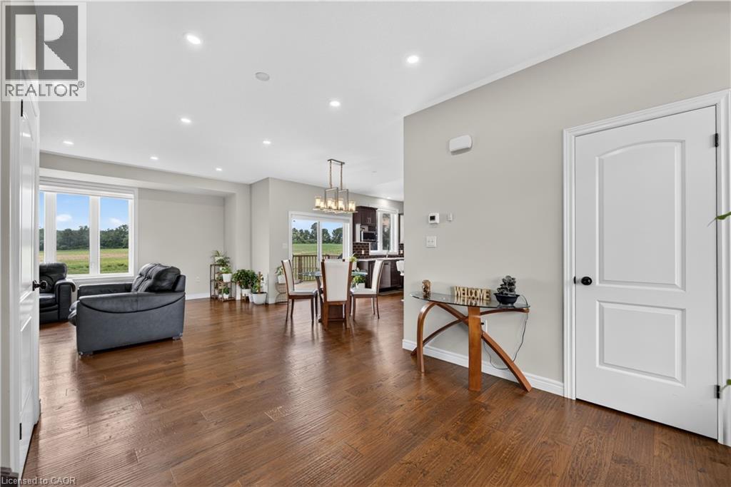 5-bedroom home for sale at 21 MORNING GLORY Drive, Tillsonburg ON · photo 11 of 43