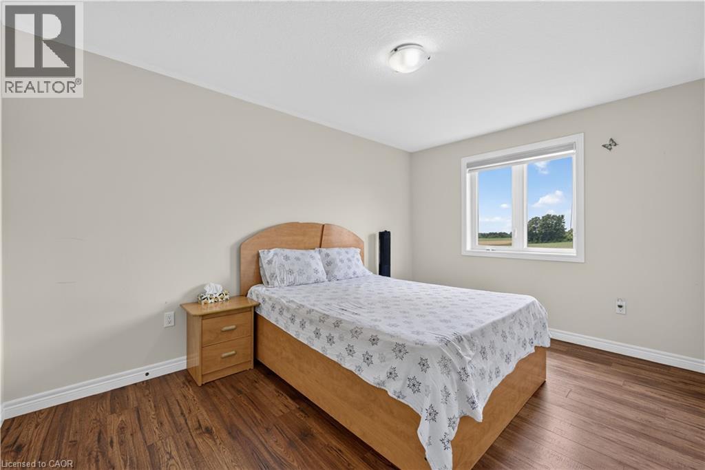 5-bedroom home for sale at 21 MORNING GLORY Drive, Tillsonburg ON · photo 27 of 43
