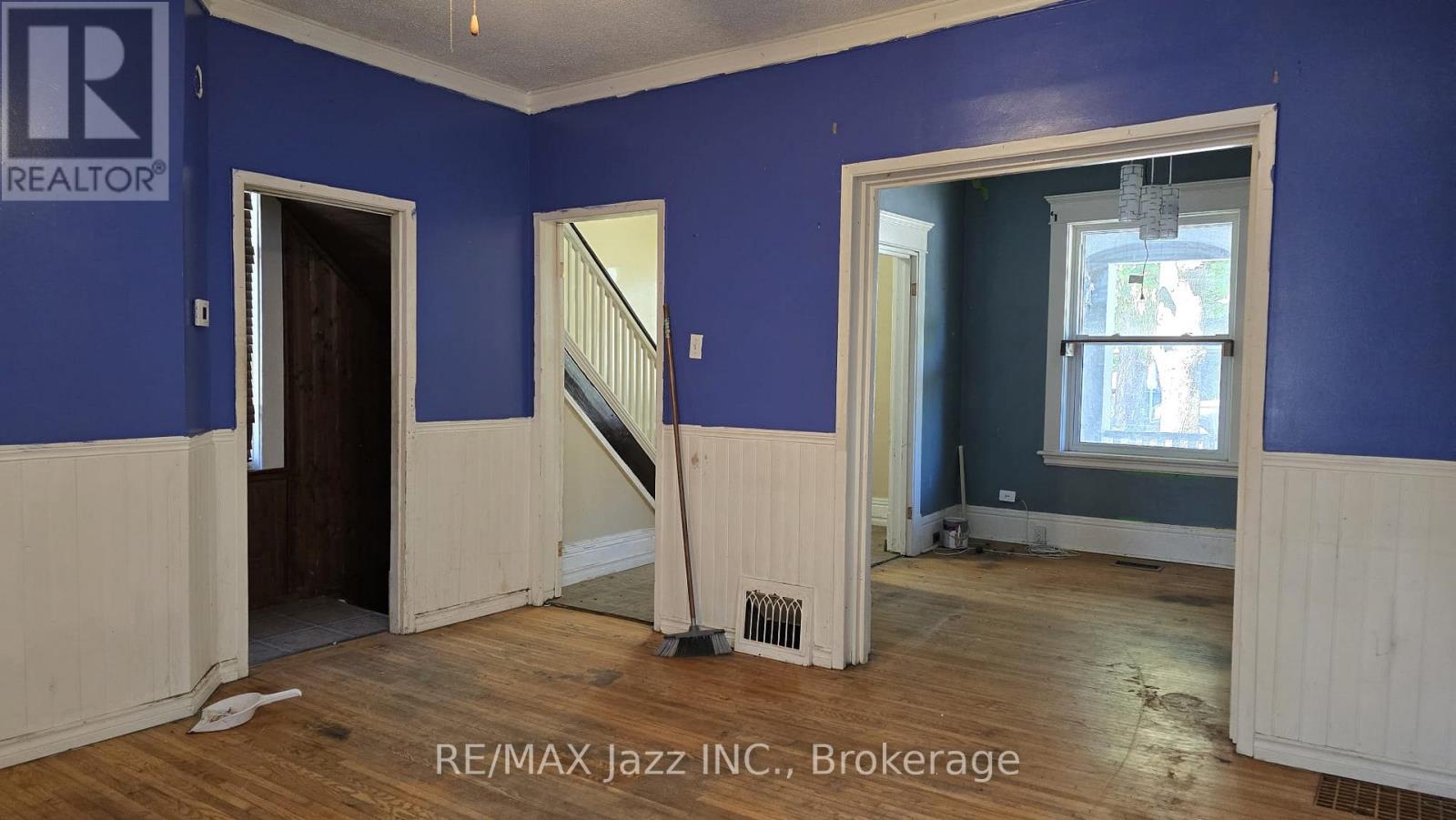629 BROWN STREET - 7