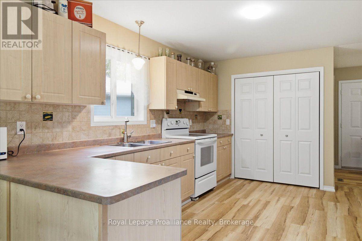 12 REYNOLDS PLACE - Image 8