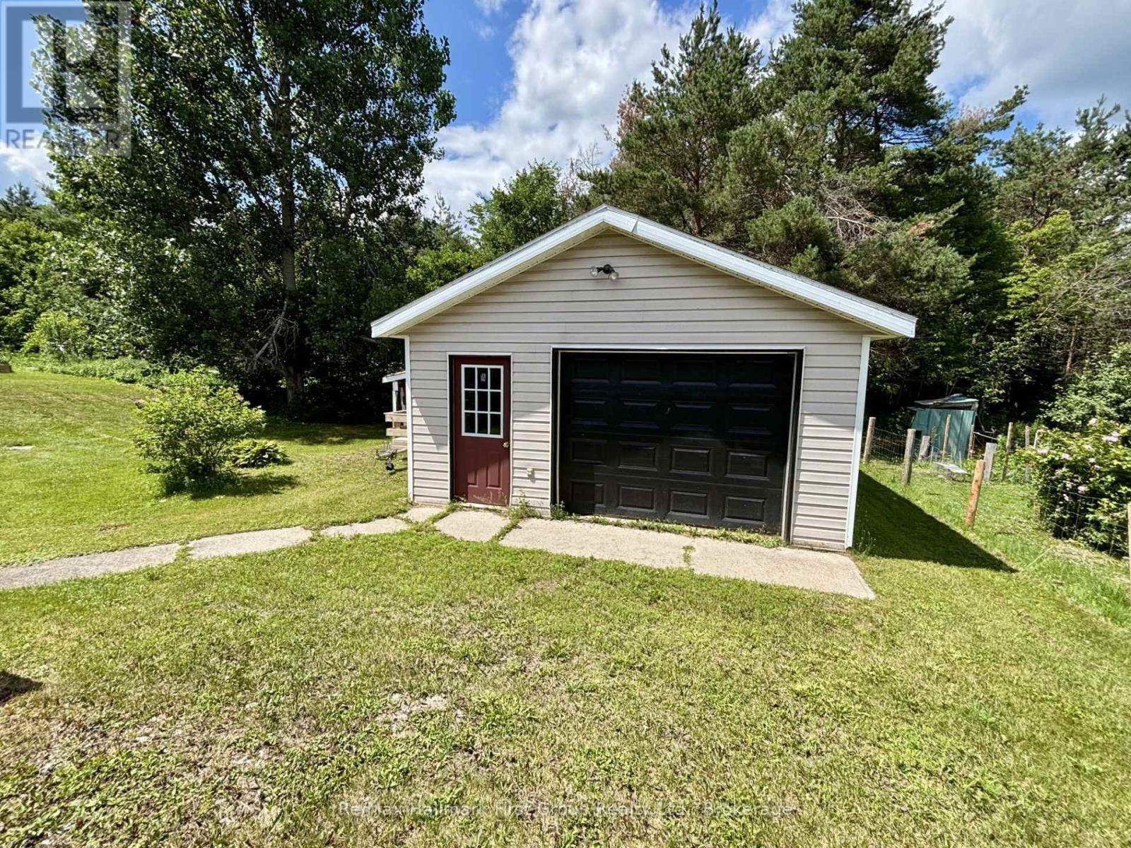 1840 QUEENSBOROUGH ROAD - 33