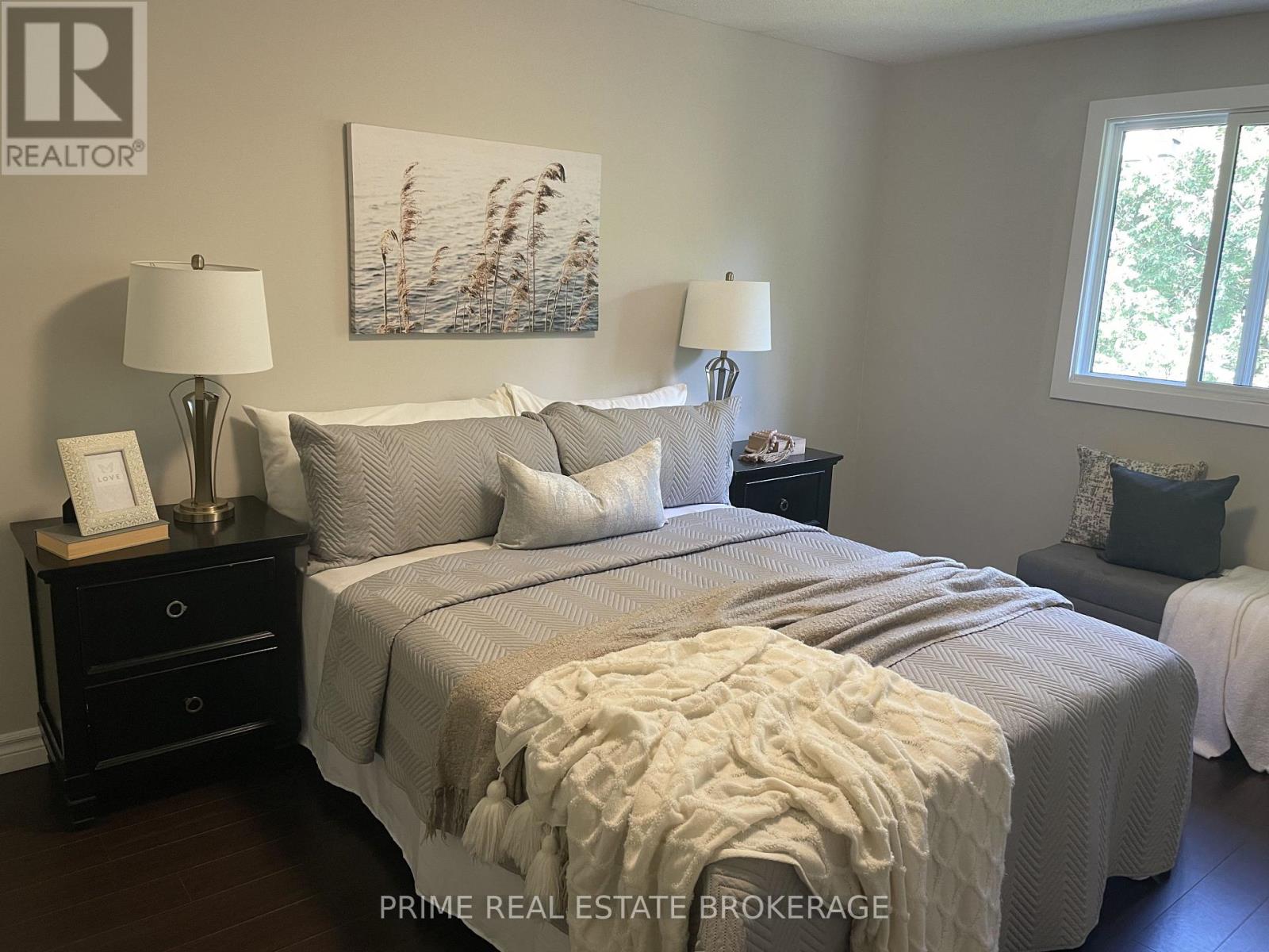 #44 355 SANDRINGHAM CRESCENT - 20