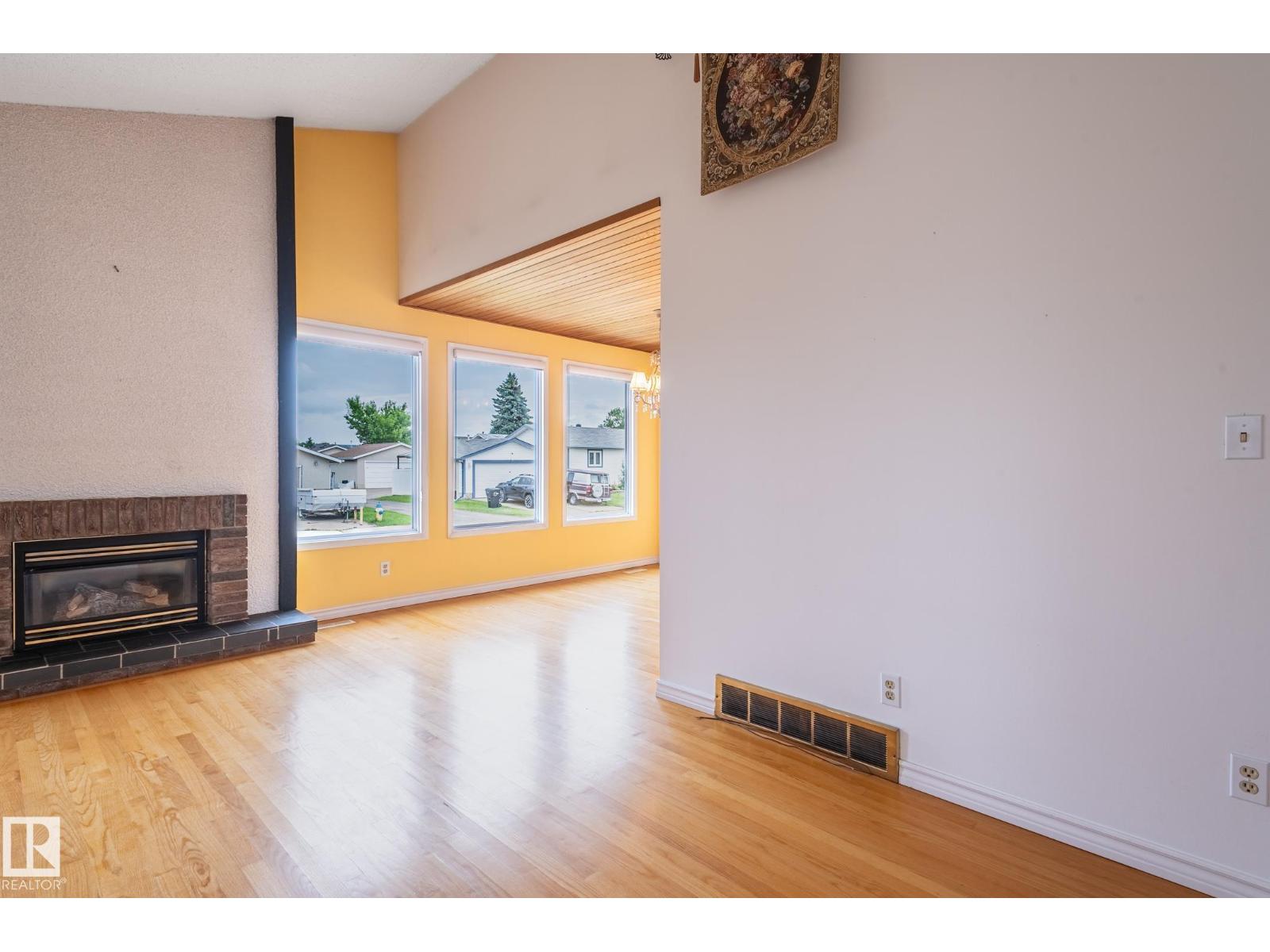 11415 142 AV NW - photo 5