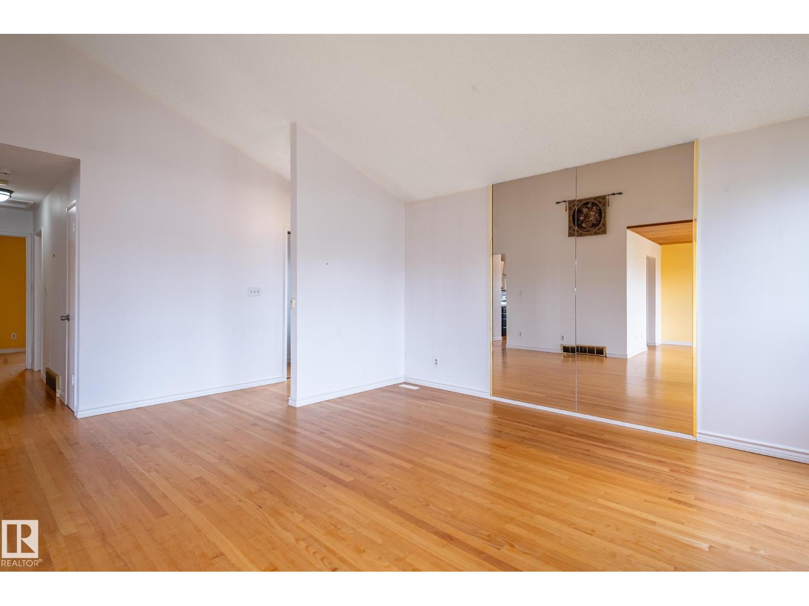 11415 142 AV NW — photo 8