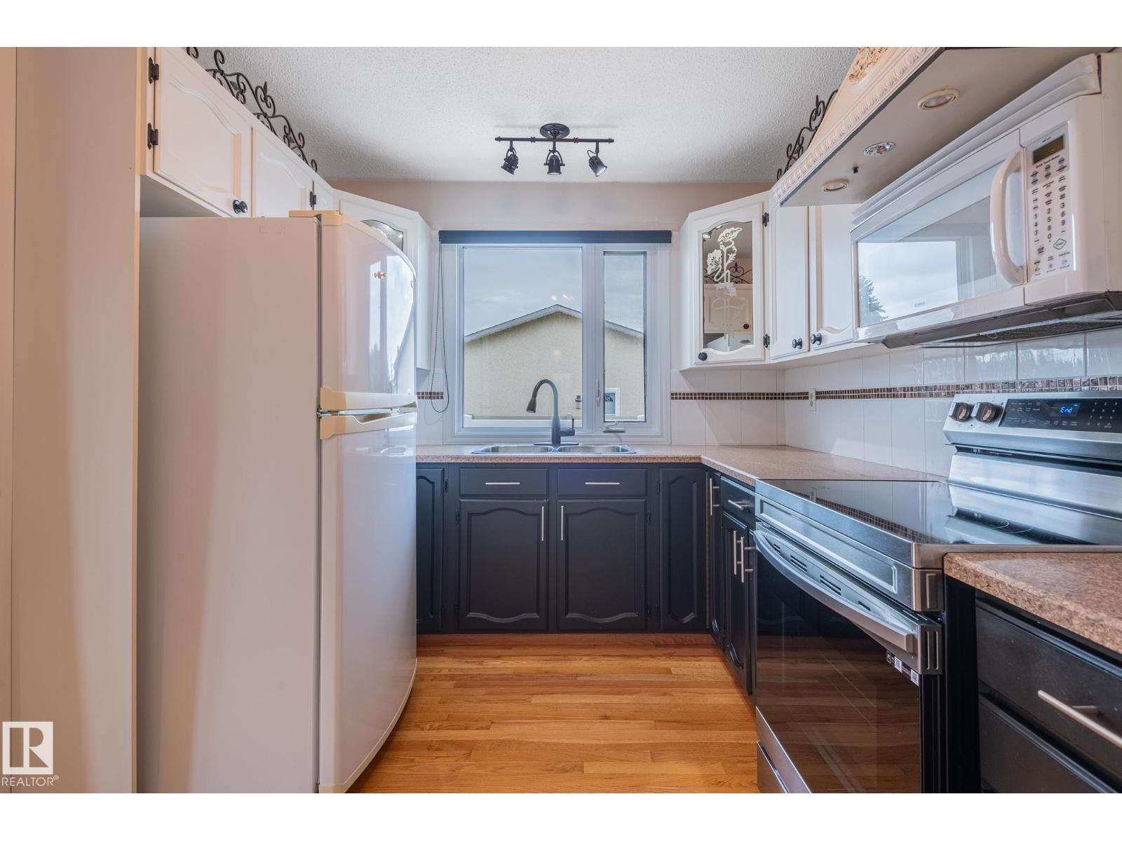 11415 142 AV NW - 19